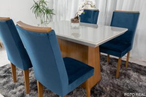 Mesa de Jantar Luna Imbuia Tampo MDF e Vidro Off 120×80 com 4 Cadeiras Lunara Veludo Azul